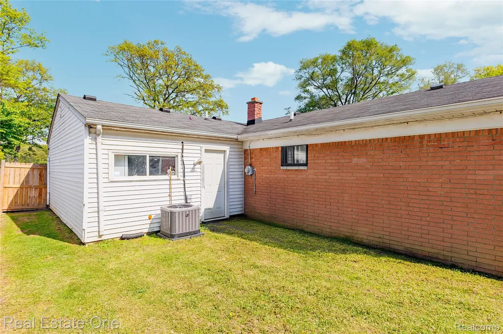 27445 Lorenz Street Madison Heights City MI 48071