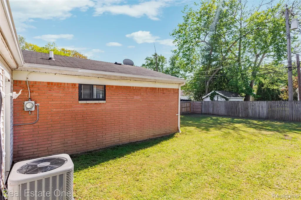 27445 Lorenz Street Madison Heights City MI 48071