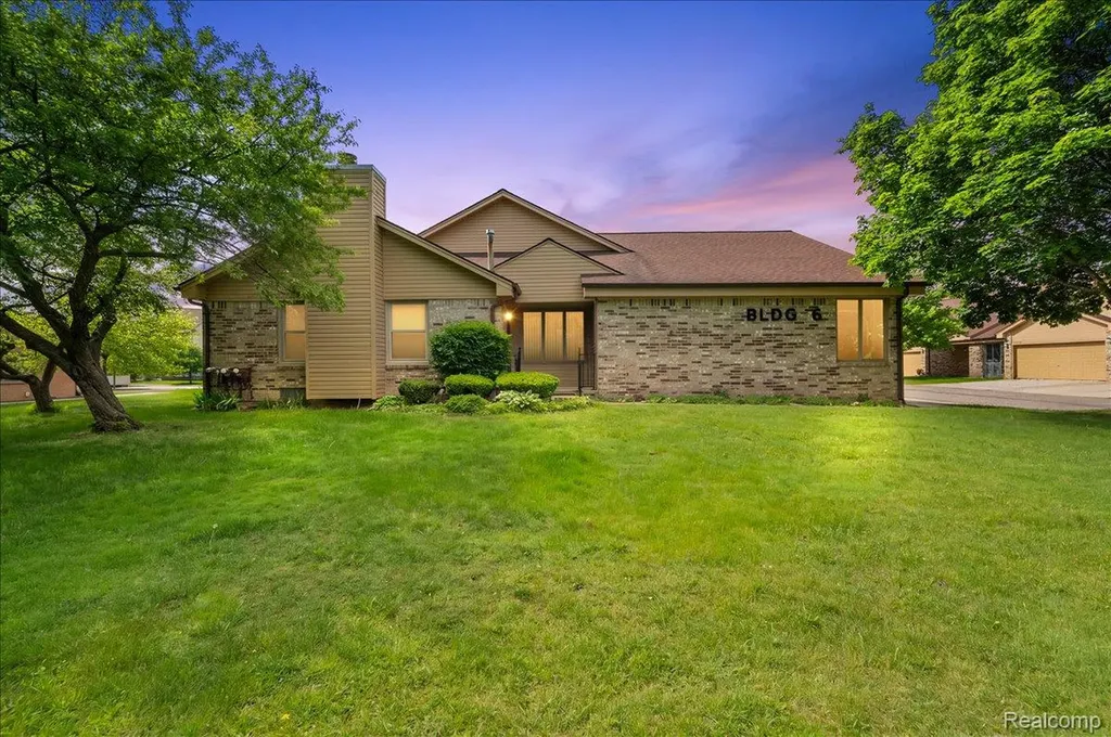 2303 Heritage Pointe Drive Sterling Heights City MI 48314
