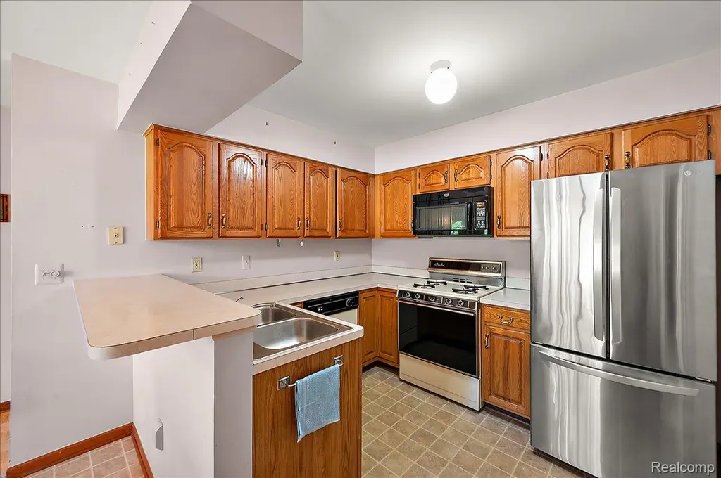 2303 Heritage Pointe Drive Sterling Heights City MI 48314
