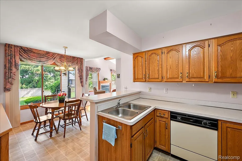 2303 Heritage Pointe Drive Sterling Heights City MI 48314
