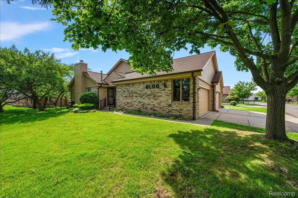 2303 Heritage Pointe Drive Sterling Heights City MI 48314