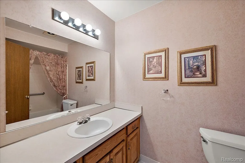 2303 Heritage Pointe Drive Sterling Heights City MI 48314
