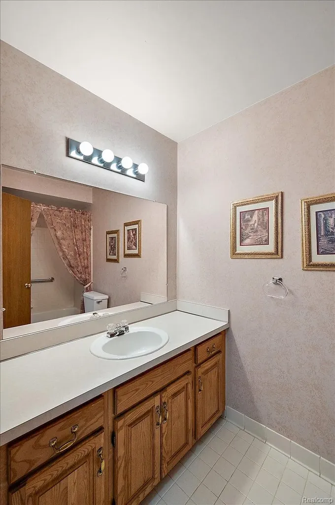 2303 Heritage Pointe Drive Sterling Heights City MI 48314