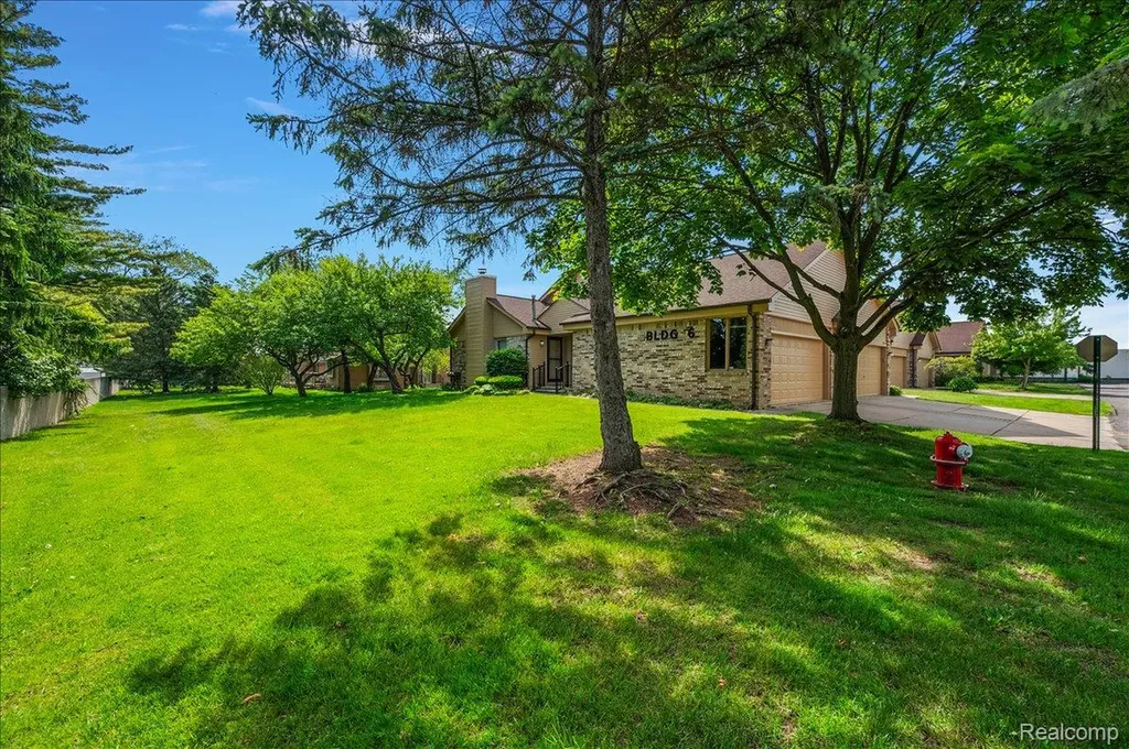 2303 Heritage Pointe Drive Sterling Heights City MI 48314