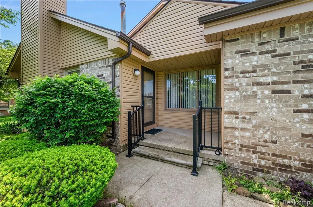 2303 Heritage Pointe Drive Sterling Heights City MI 48314
