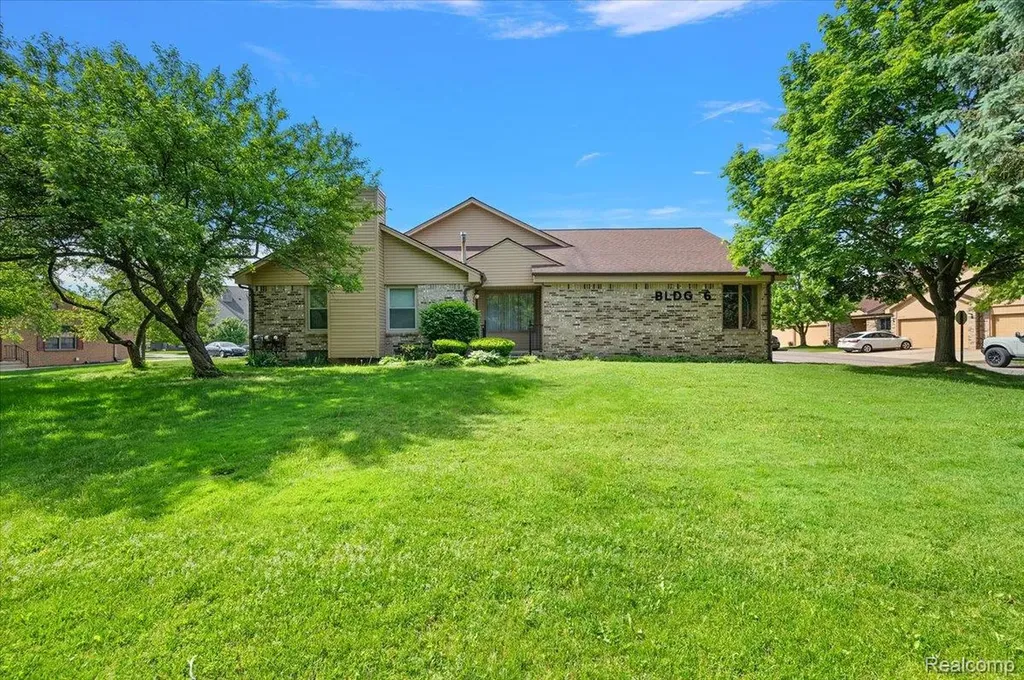 2303 Heritage Pointe Drive Sterling Heights City MI 48314