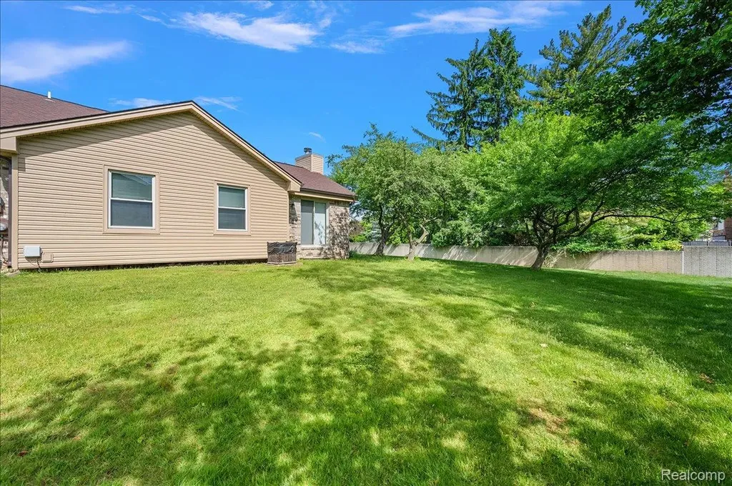 2303 Heritage Pointe Drive Sterling Heights City MI 48314