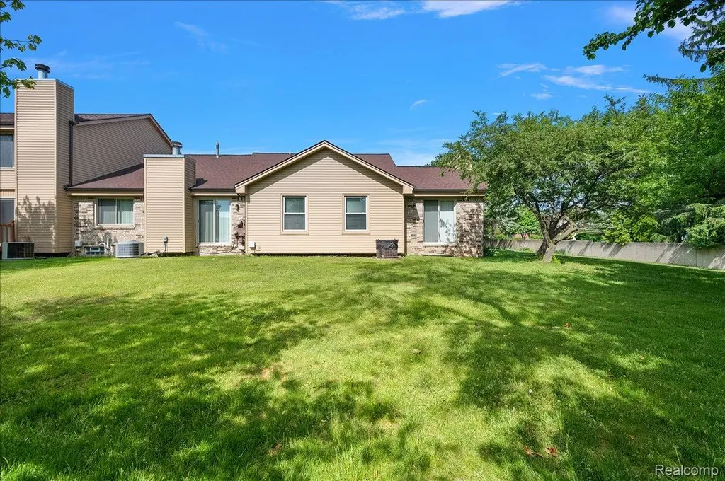 2303 Heritage Pointe Drive Sterling Heights City MI 48314