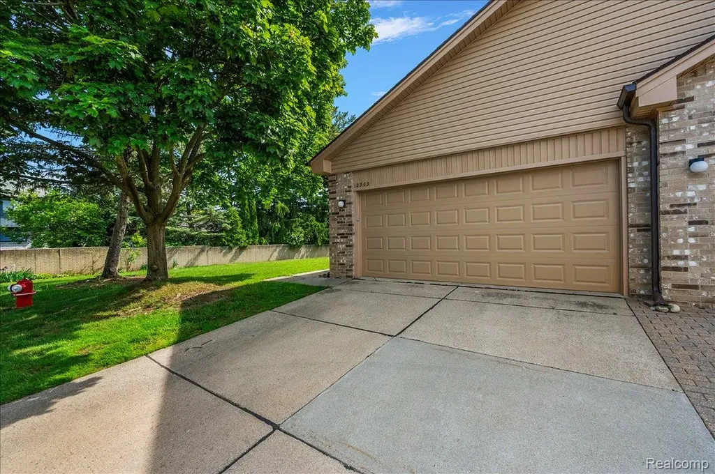 2303 Heritage Pointe Drive Sterling Heights City MI 48314