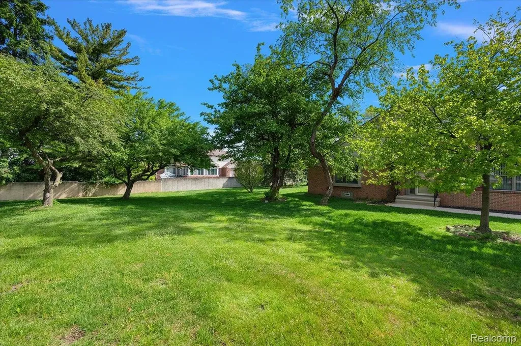 2303 Heritage Pointe Drive Sterling Heights City MI 48314