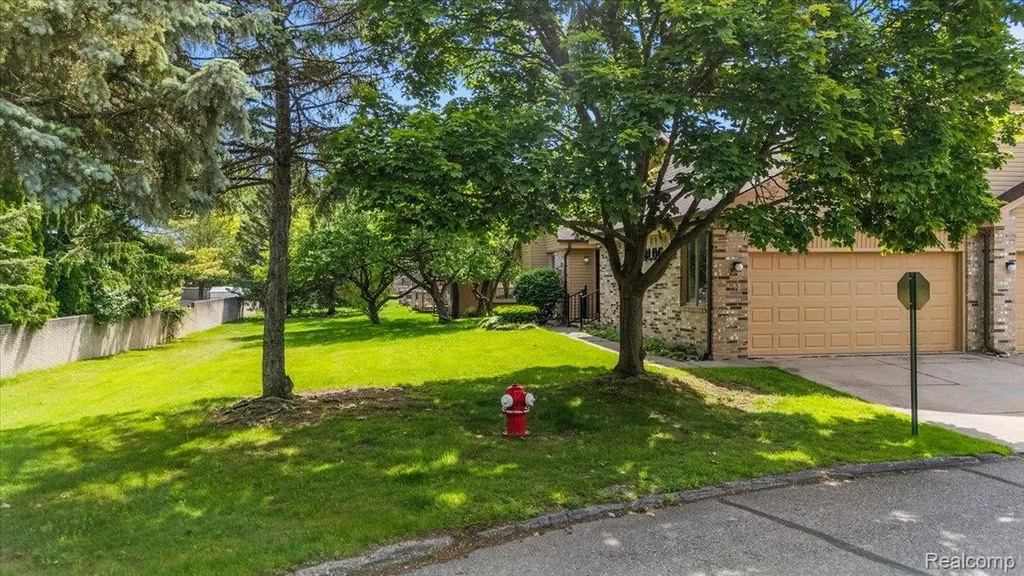2303 Heritage Pointe Drive Sterling Heights City MI 48314