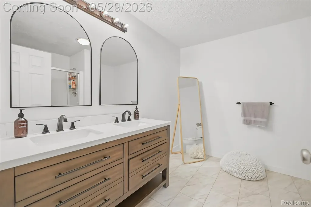 2360 Hickory Circle Drive Oceola Township MI 48855