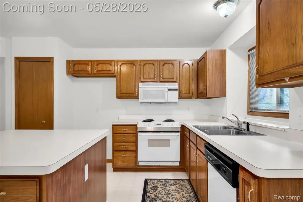 28335 Golf Pointe Boulevard Farmington Hills City MI 48331