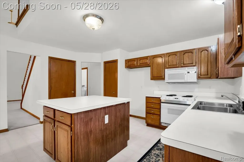 28335 Golf Pointe Boulevard Farmington Hills City MI 48331