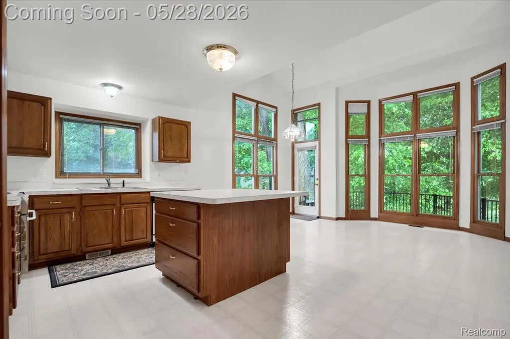 28335 Golf Pointe Boulevard Farmington Hills City MI 48331
