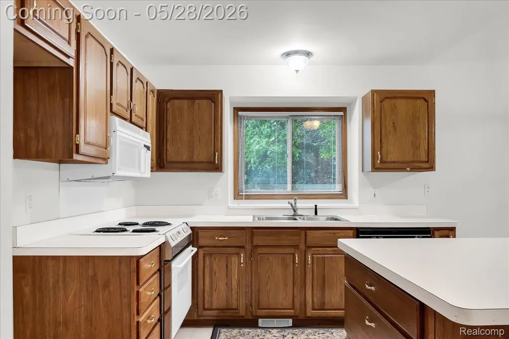28335 Golf Pointe Boulevard Farmington Hills City MI 48331