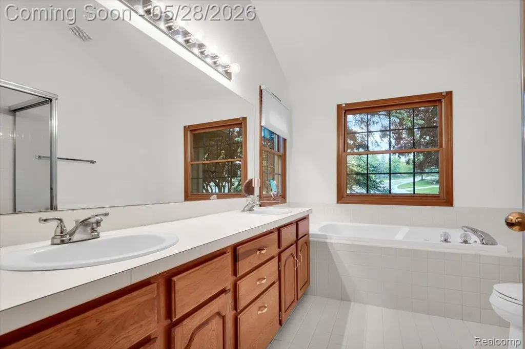 28335 Golf Pointe Boulevard Farmington Hills City MI 48331