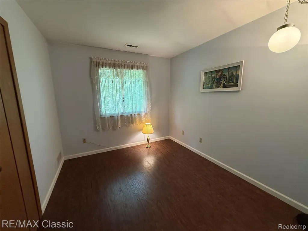 7806 Manor Circle Westland City MI 48185