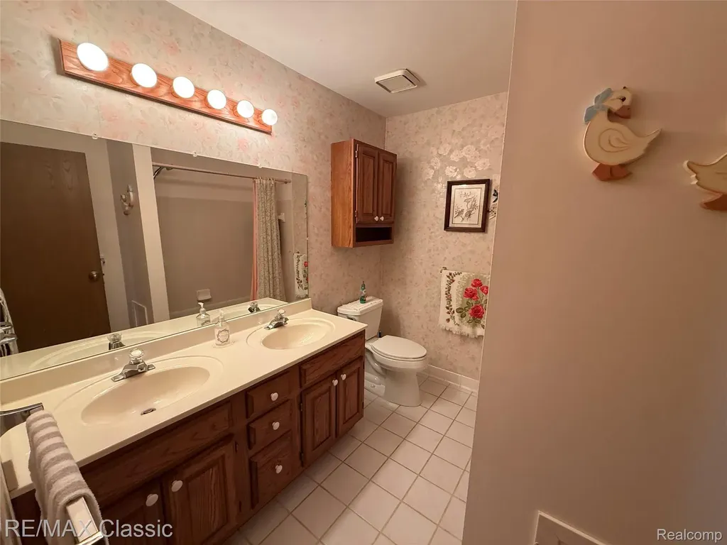 7806 Manor Circle Westland City MI 48185