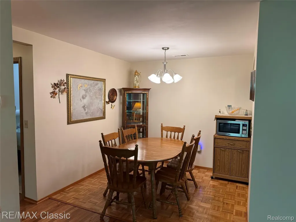 7806 Manor Circle Westland City MI 48185