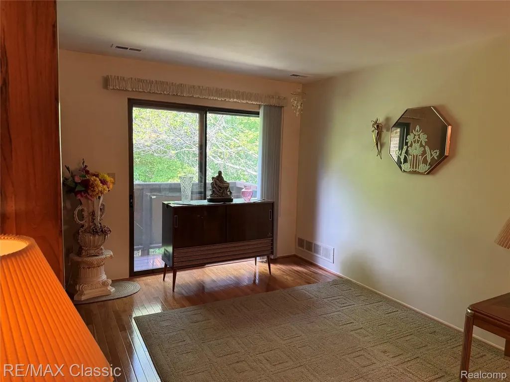 7806 Manor Circle Westland City MI 48185