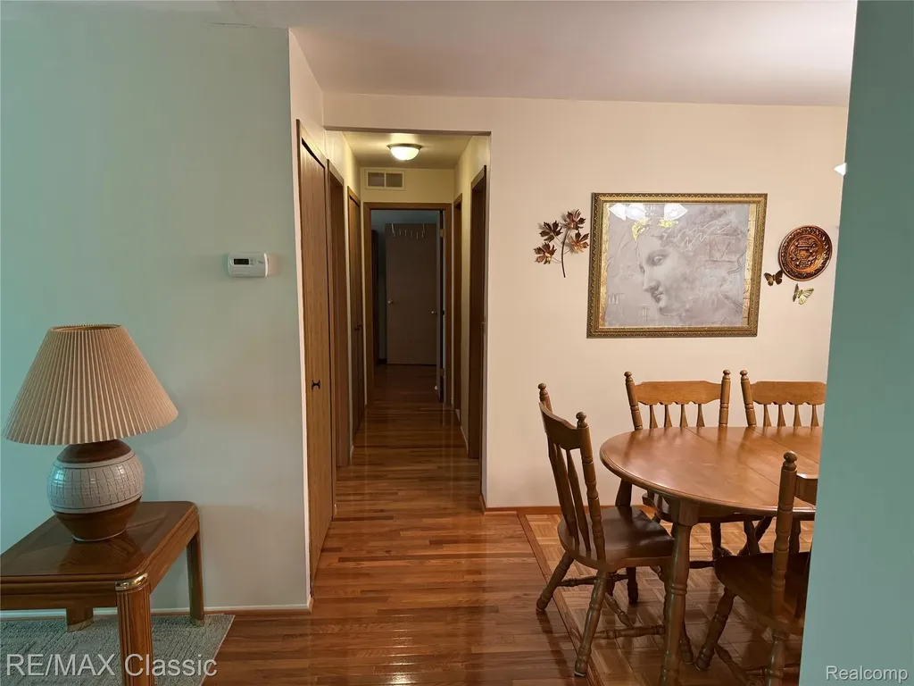 7806 Manor Circle Westland City MI 48185