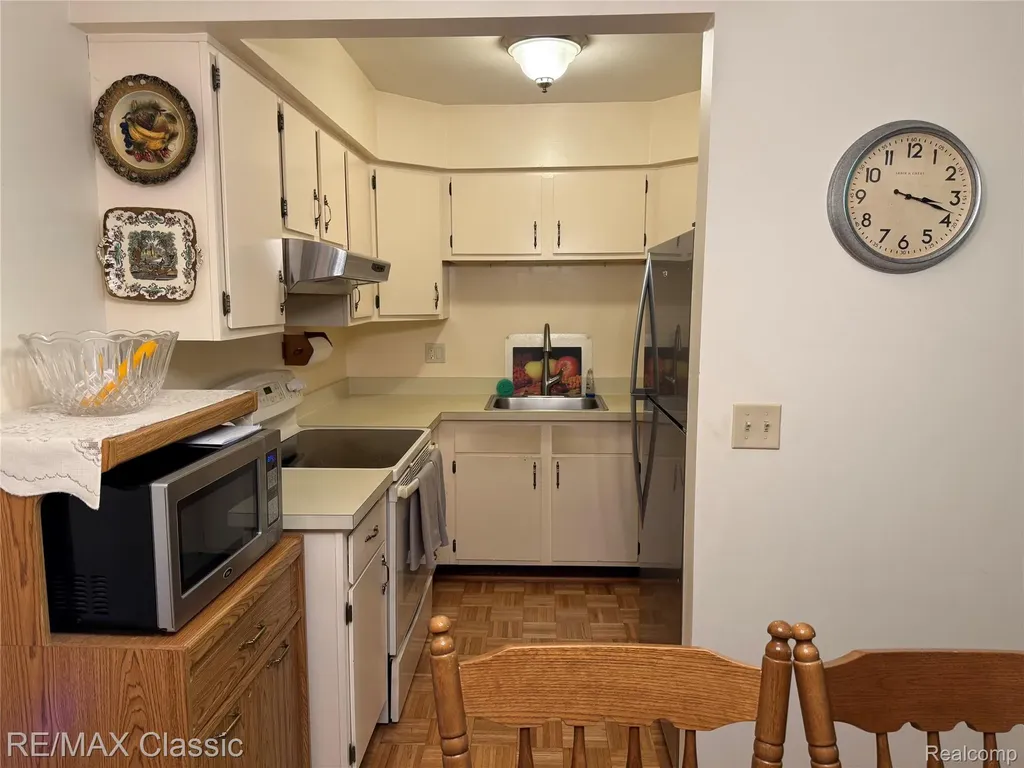 7806 Manor Circle Westland City MI 48185