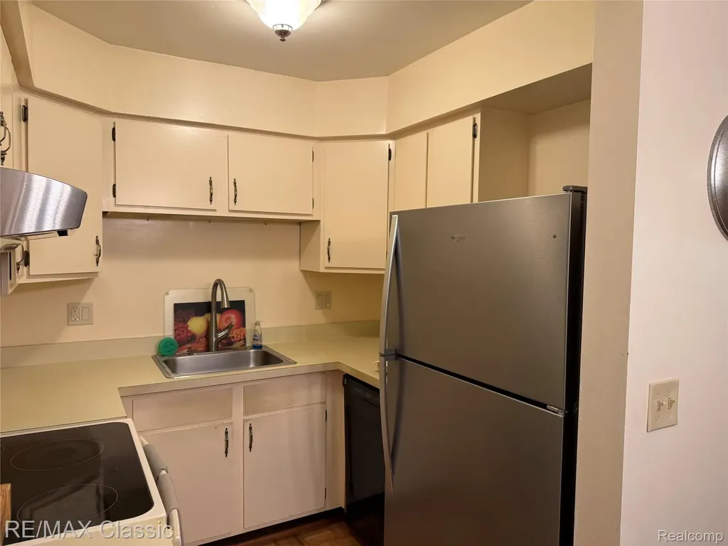 7806 Manor Circle Westland City MI 48185