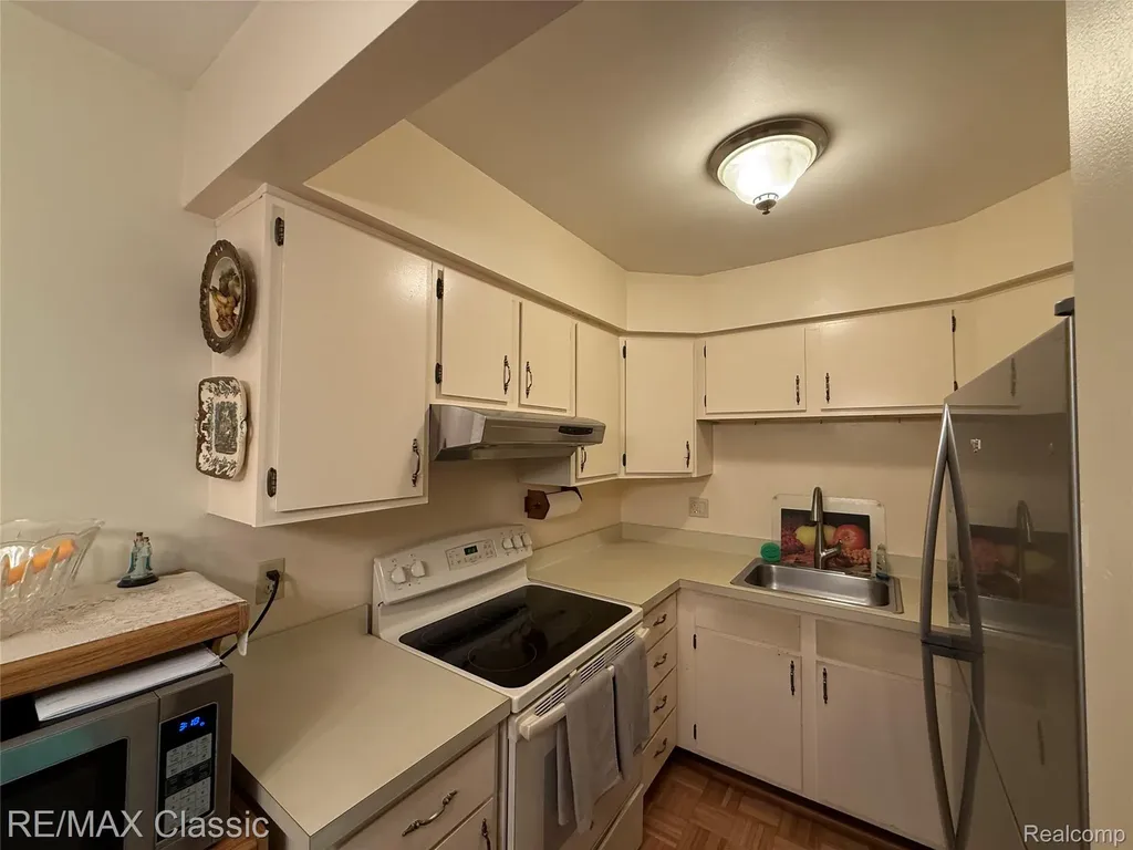 7806 Manor Circle Westland City MI 48185