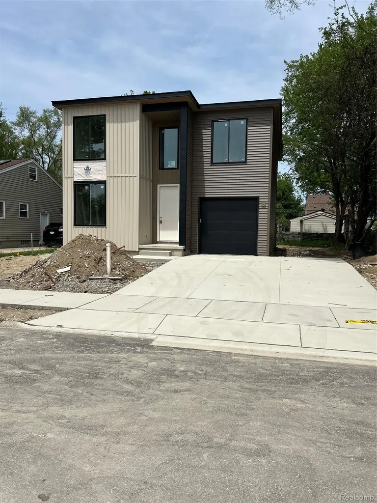 1335 E Cambourne Street Ferndale City MI 48220