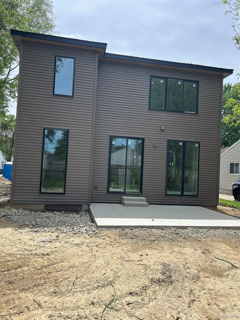1335 E Cambourne Street Ferndale City MI 48220