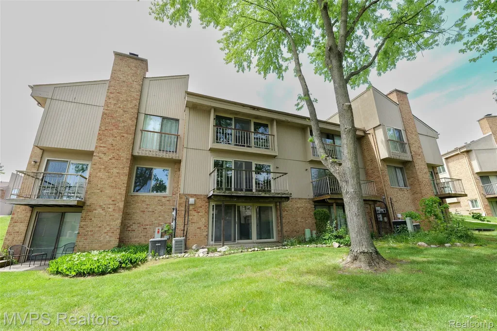 804 S Oak Brook Ridge Drive Rochester Hills City MI 48307