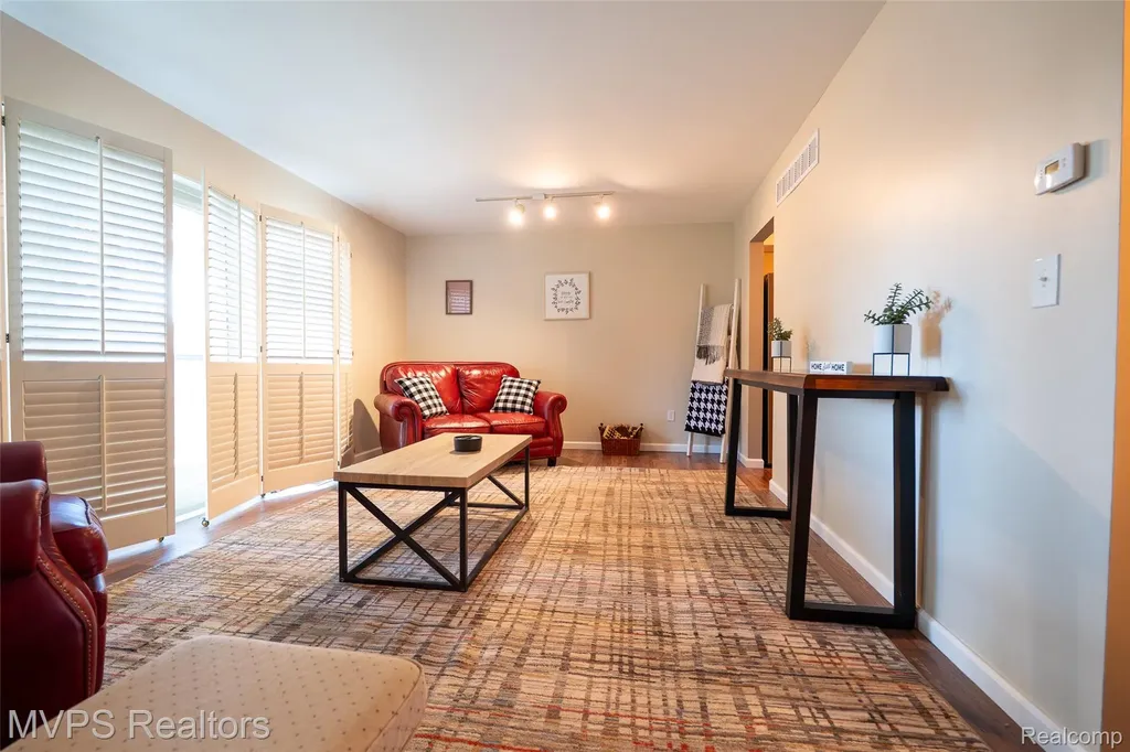 804 S Oak Brook Ridge Drive Rochester Hills City MI 48307
