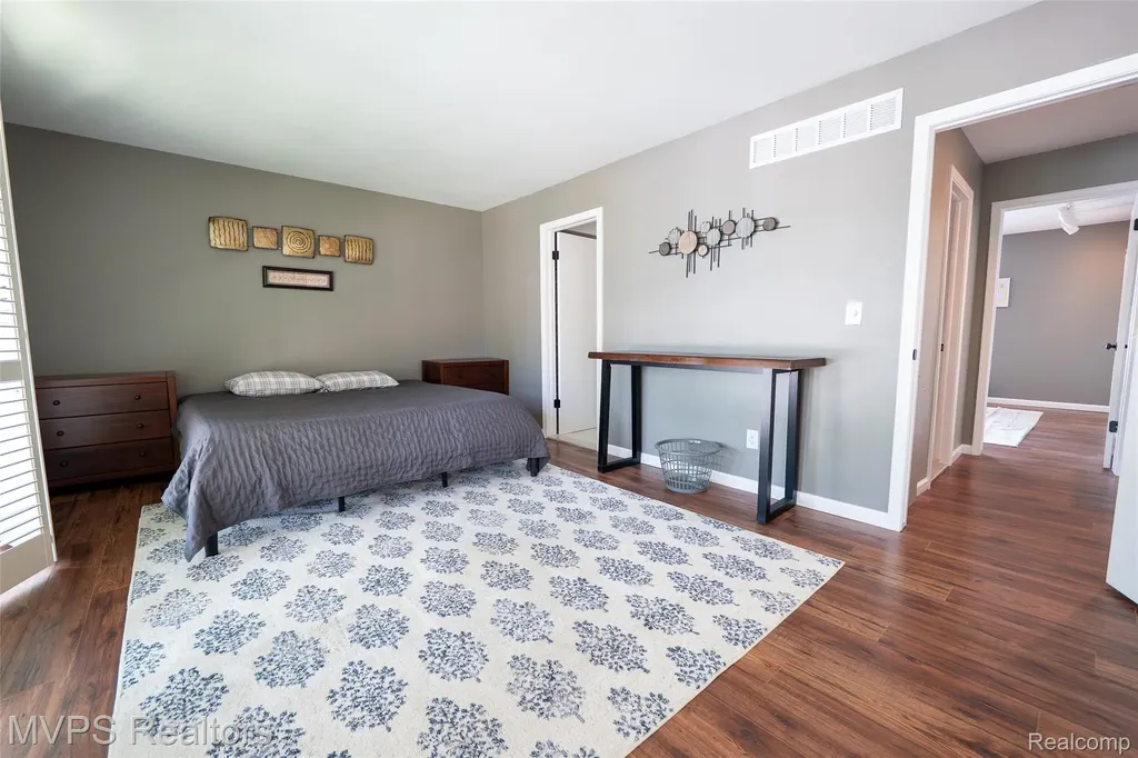 804 S Oak Brook Ridge Drive Rochester Hills City MI 48307