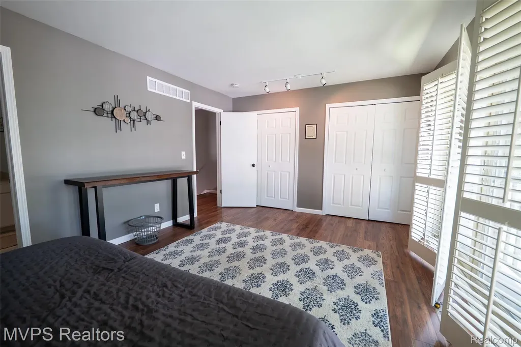 804 S Oak Brook Ridge Drive Rochester Hills City MI 48307