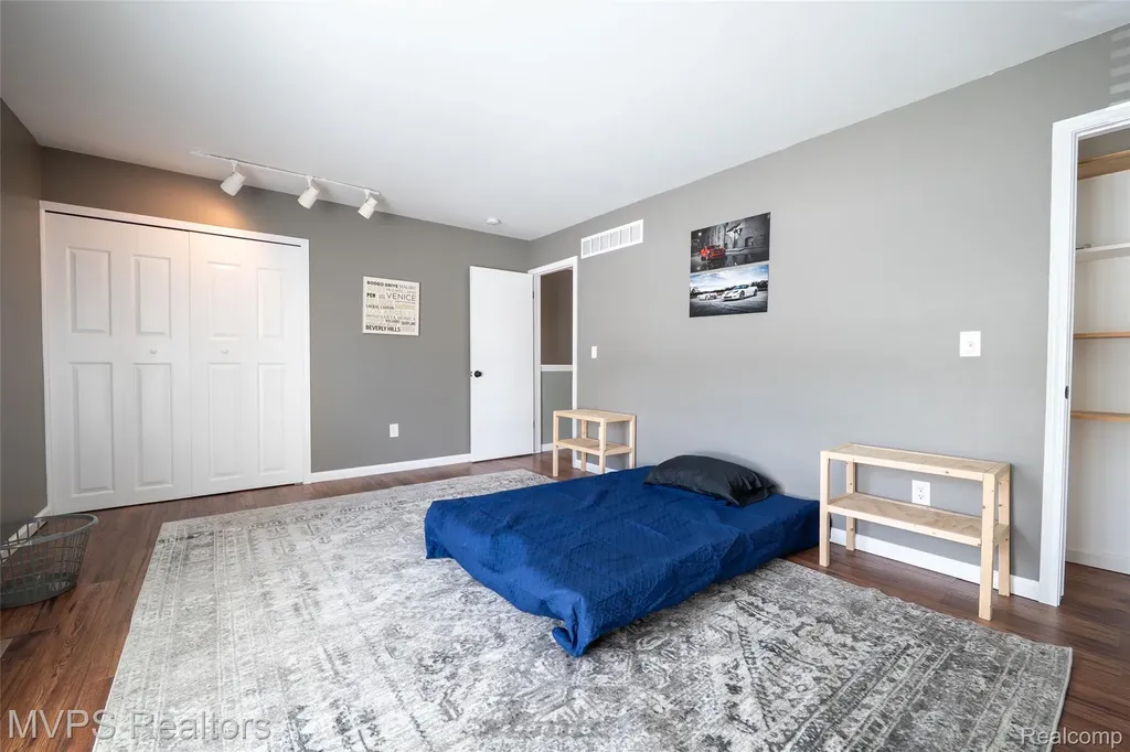 804 S Oak Brook Ridge Drive Rochester Hills City MI 48307