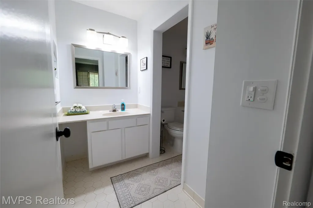 804 S Oak Brook Ridge Drive Rochester Hills City MI 48307