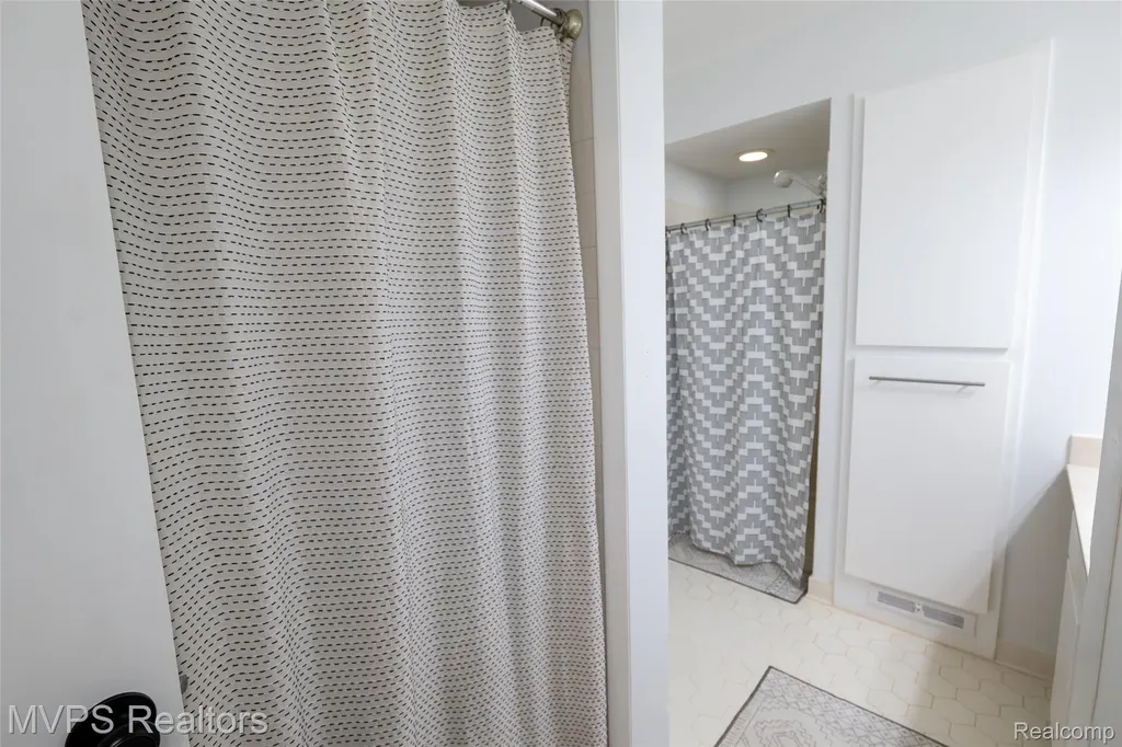 804 S Oak Brook Ridge Drive Rochester Hills City MI 48307