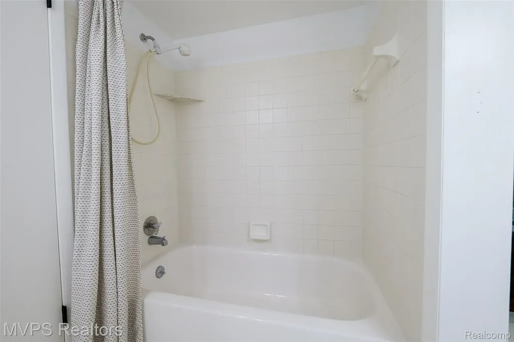 804 S Oak Brook Ridge Drive Rochester Hills City MI 48307