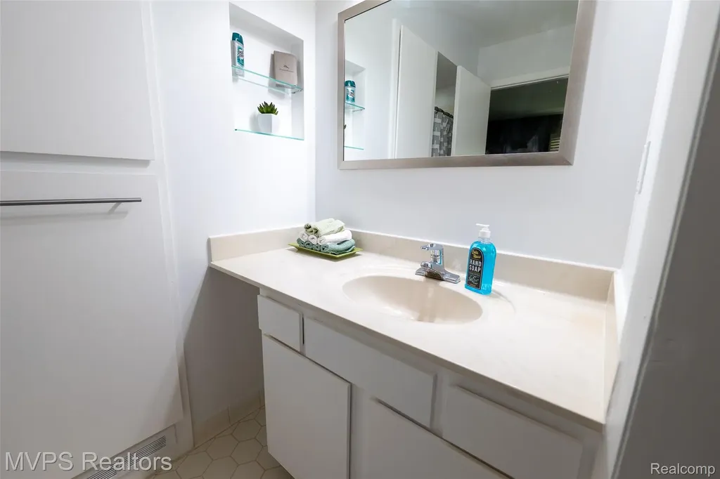 804 S Oak Brook Ridge Drive Rochester Hills City MI 48307
