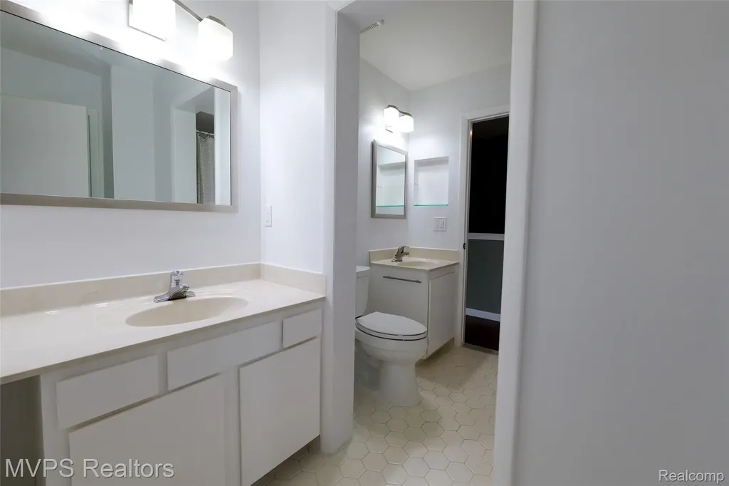 804 S Oak Brook Ridge Drive Rochester Hills City MI 48307