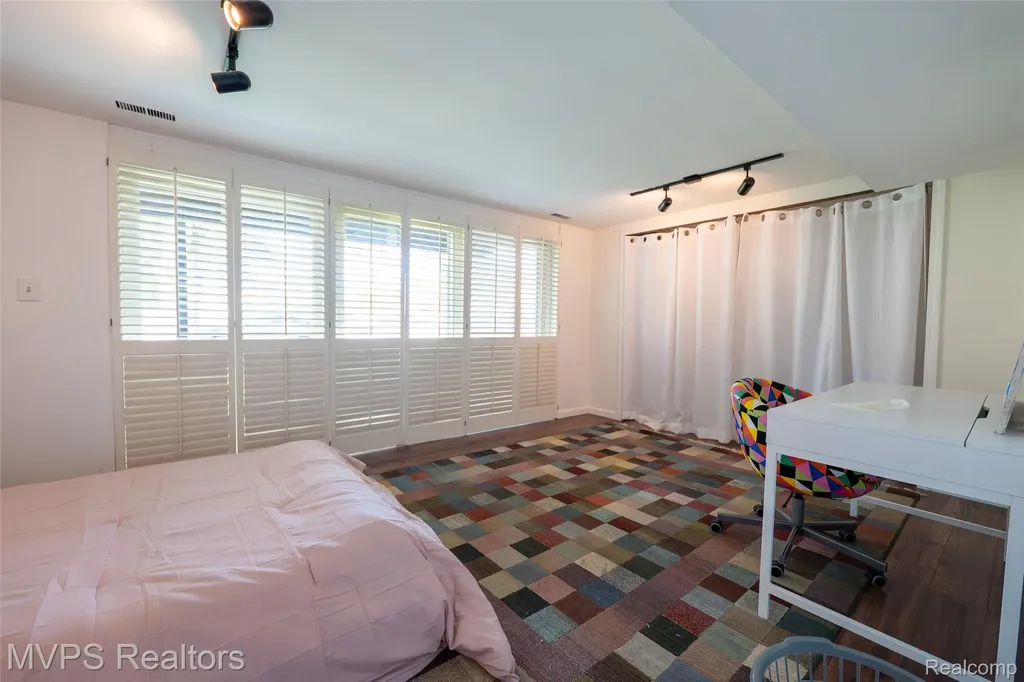 804 S Oak Brook Ridge Drive Rochester Hills City MI 48307