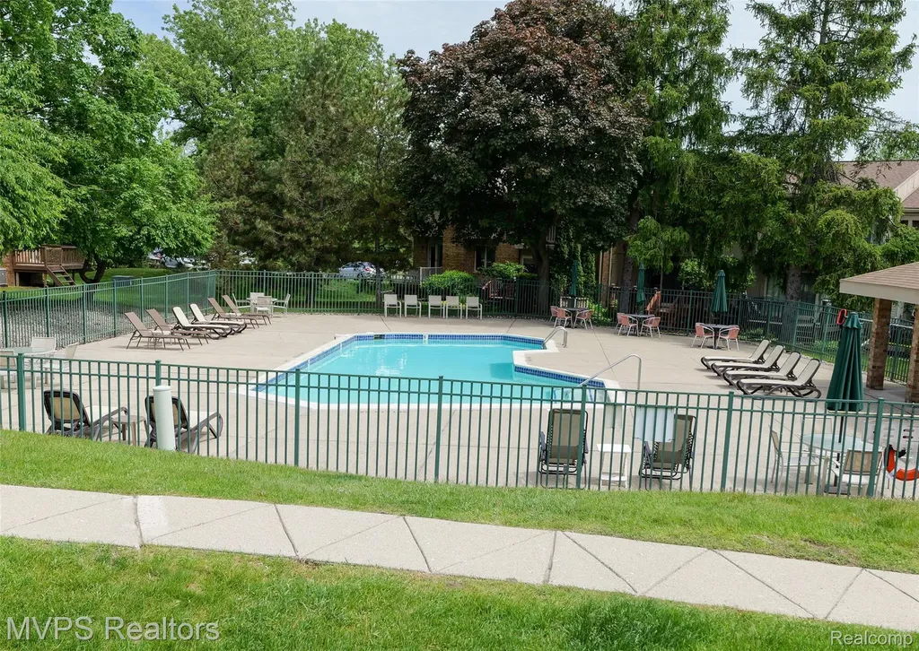 804 S Oak Brook Ridge Drive Rochester Hills City MI 48307