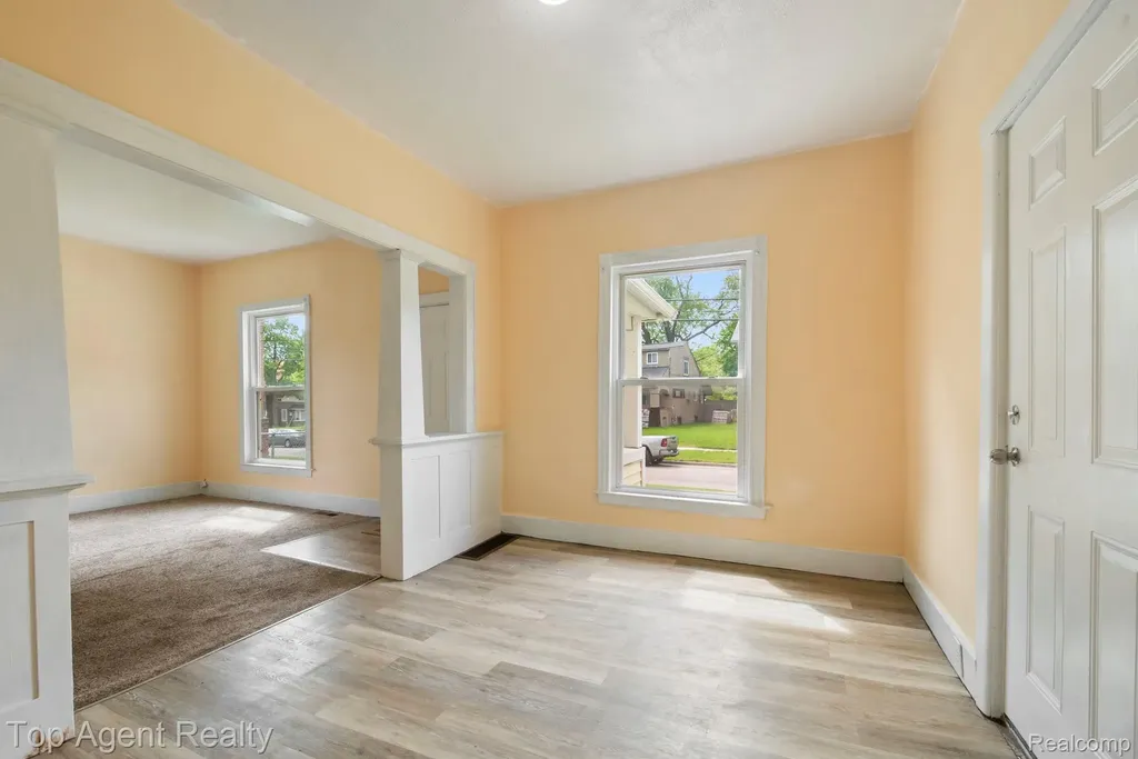 50 Henderson Street Pontiac City MI 48341