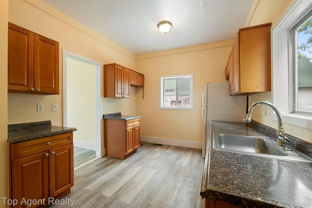 50 Henderson Street Pontiac City MI 48341