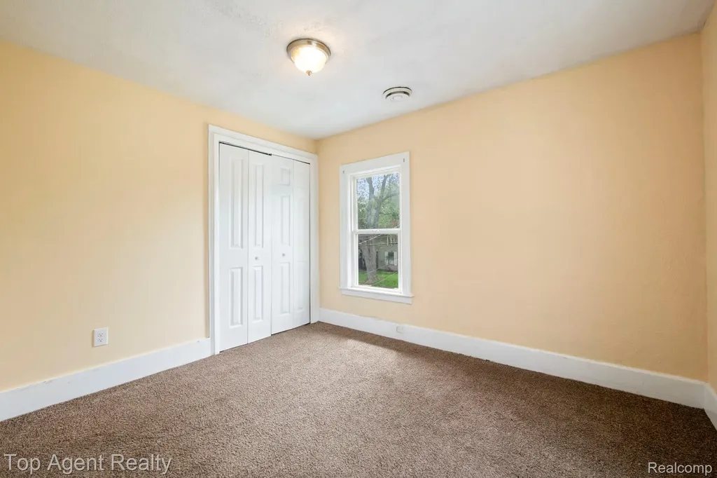 50 Henderson Street Pontiac City MI 48341