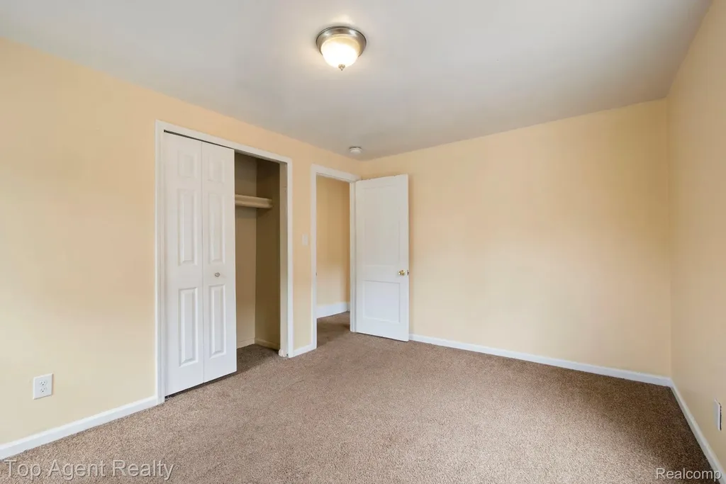 50 Henderson Street Pontiac City MI 48341