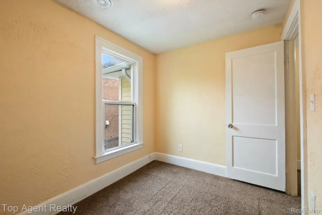 50 Henderson Street Pontiac City MI 48341