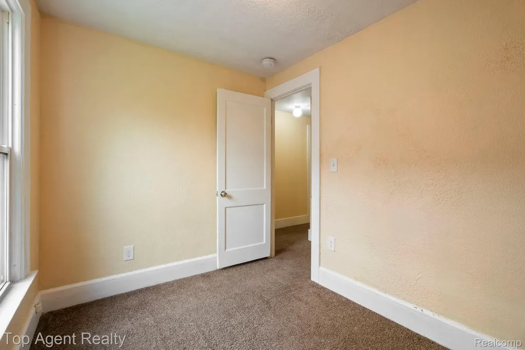 50 Henderson Street Pontiac City MI 48341
